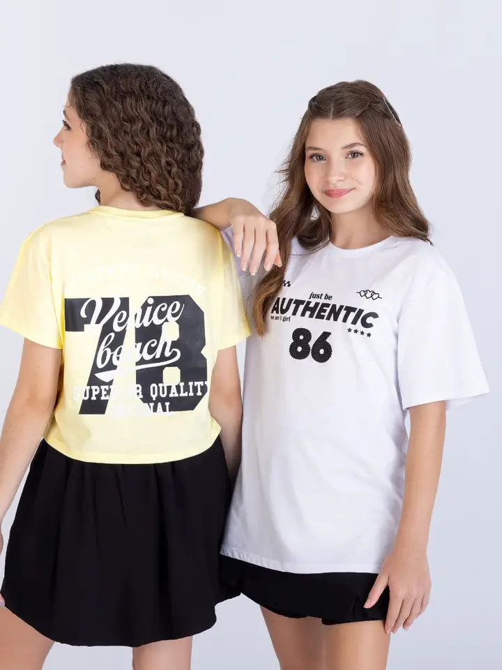 Adolescente com look da loja